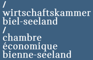 Wirtschaftskammer Biel-Seeland / Chambre économique Bienne-Seeland Logo auf blauem Hintergrund.